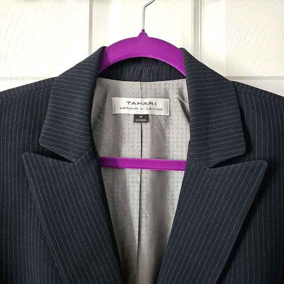 Tahari ASL Short Sleeve Pinstripe Suit Jacket - Size 12 - Picture 11 of 16